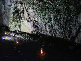 Waldadvent in der Fatima-Grotte (© Karl-Franz Thiede)